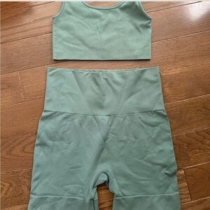 BRAND NEW SET ACTIVE GREEN RIBBED CROP TANK & BIKER SHORTS SET sea foam green